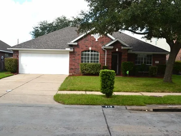 818 N Wellsford Dr, Pearland, TX 77584