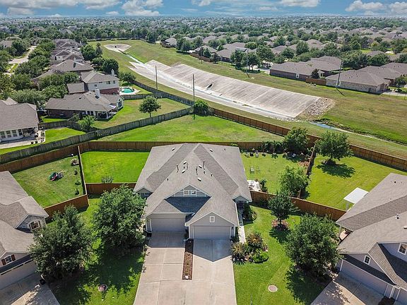 2nd image of 25238 Aspenlodge Ln