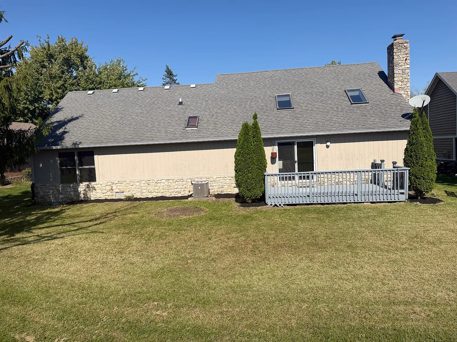 3 bed, 1599 sqft, $2,000 — Photo 3