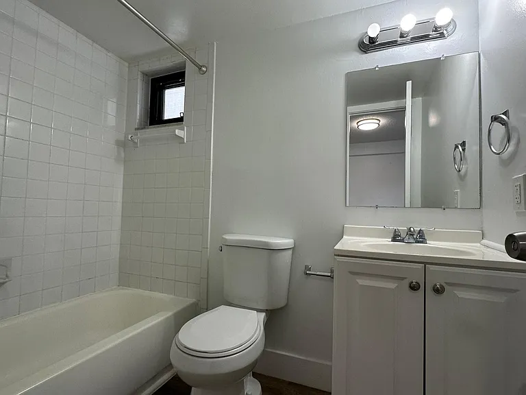 529 SW 4th St — Photo 13