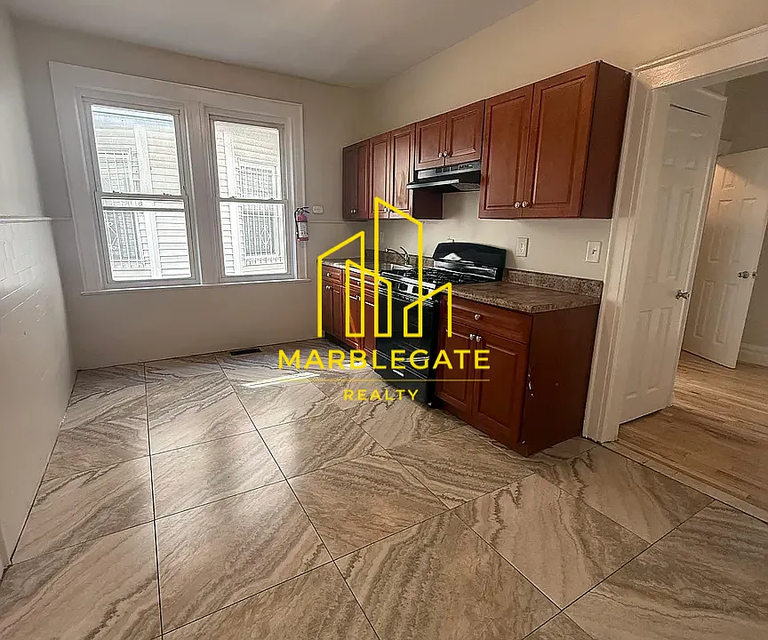 43 Isabella Ave #11L