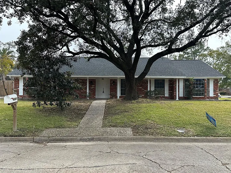 4821 Burning Tree Dr — Photo 2