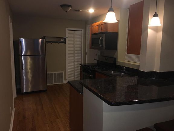 4th image of 2437 S Oakley Ave #G