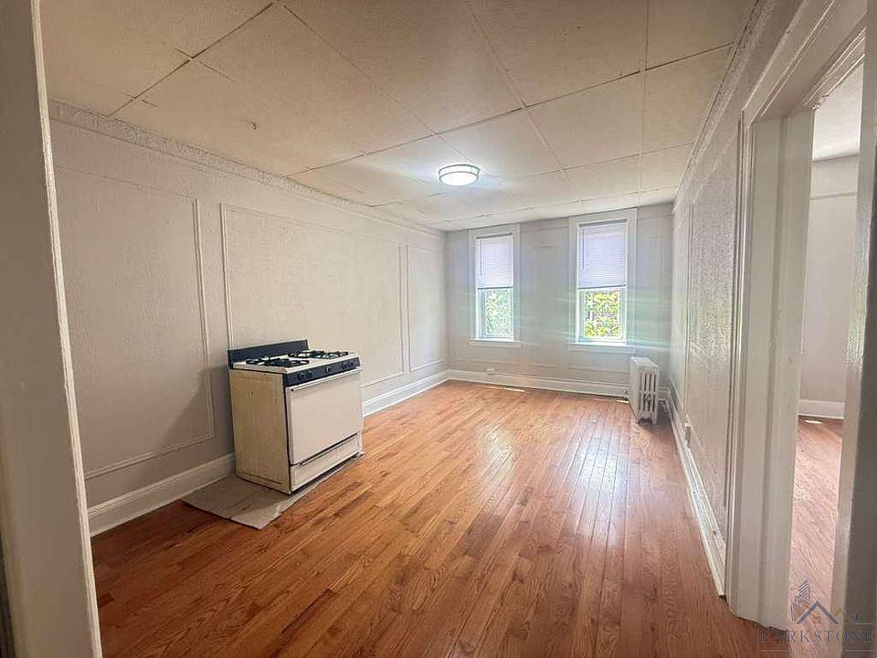 2nd image of 123 Roosevelt Ave #32E