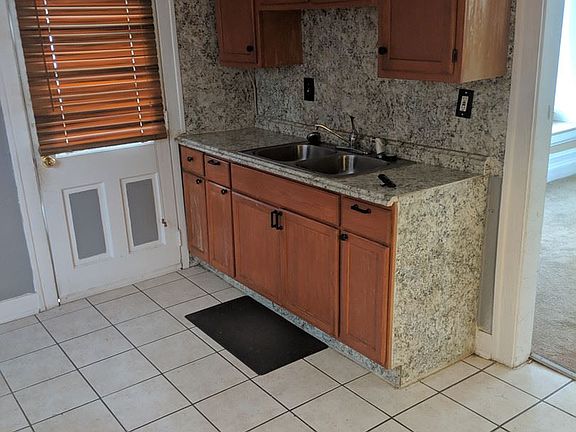 2nd image of 4407 E 139th St