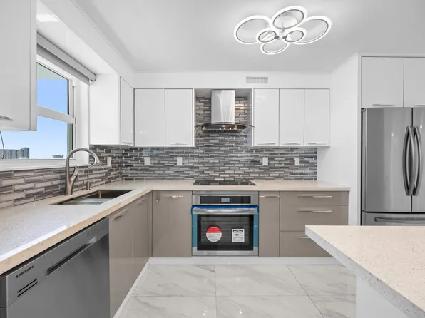 137 Golden Isles Dr APT 914, Hallandale Beach, FL 33009