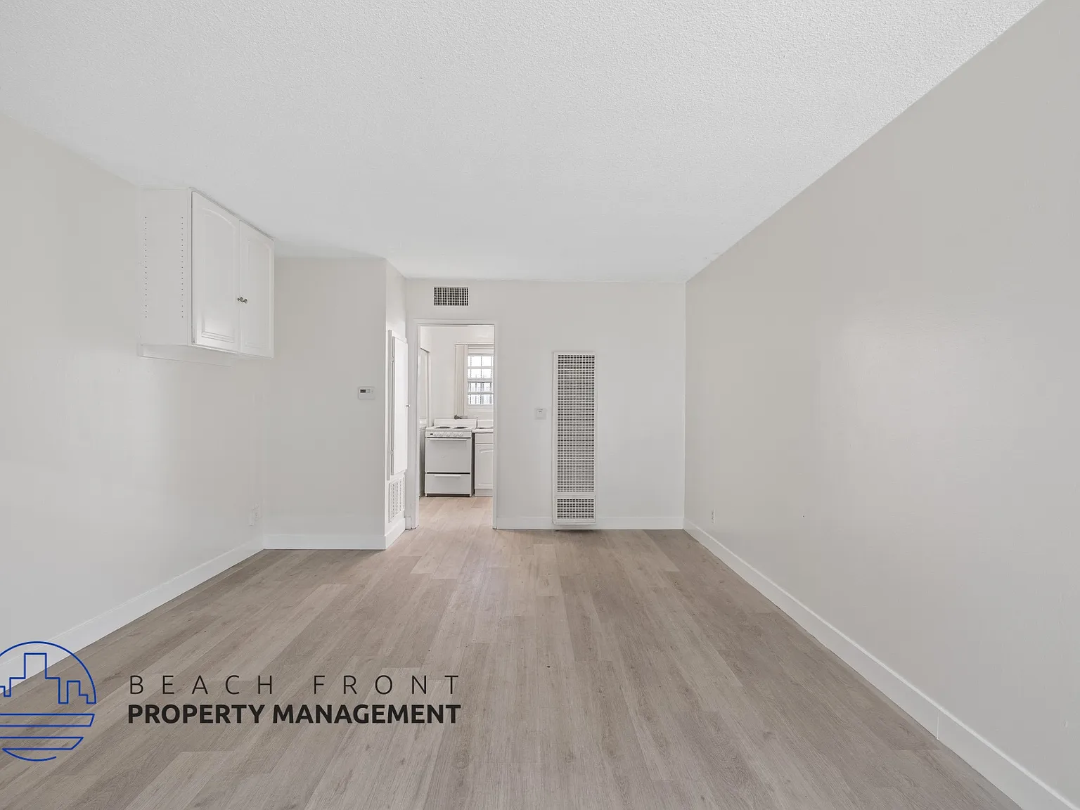 631-635 Grevillea Ave. — Photo 4