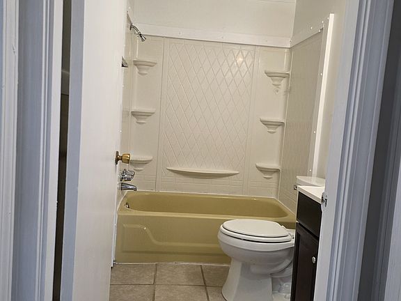 4th image of 1392 Roanoke St