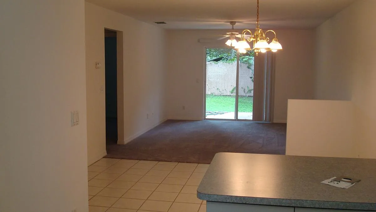2 bed, 1040 sqft, $1,300 — Photo 3
