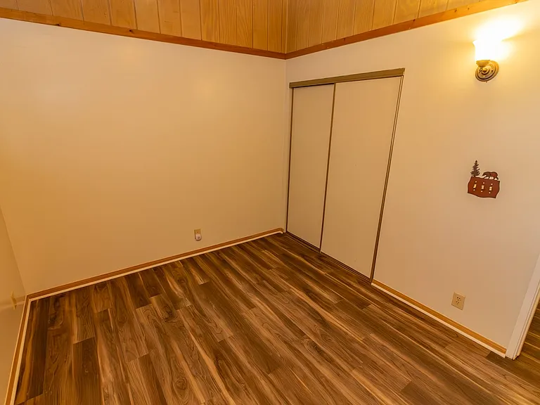 744 E Meadow Ln — Photo 12