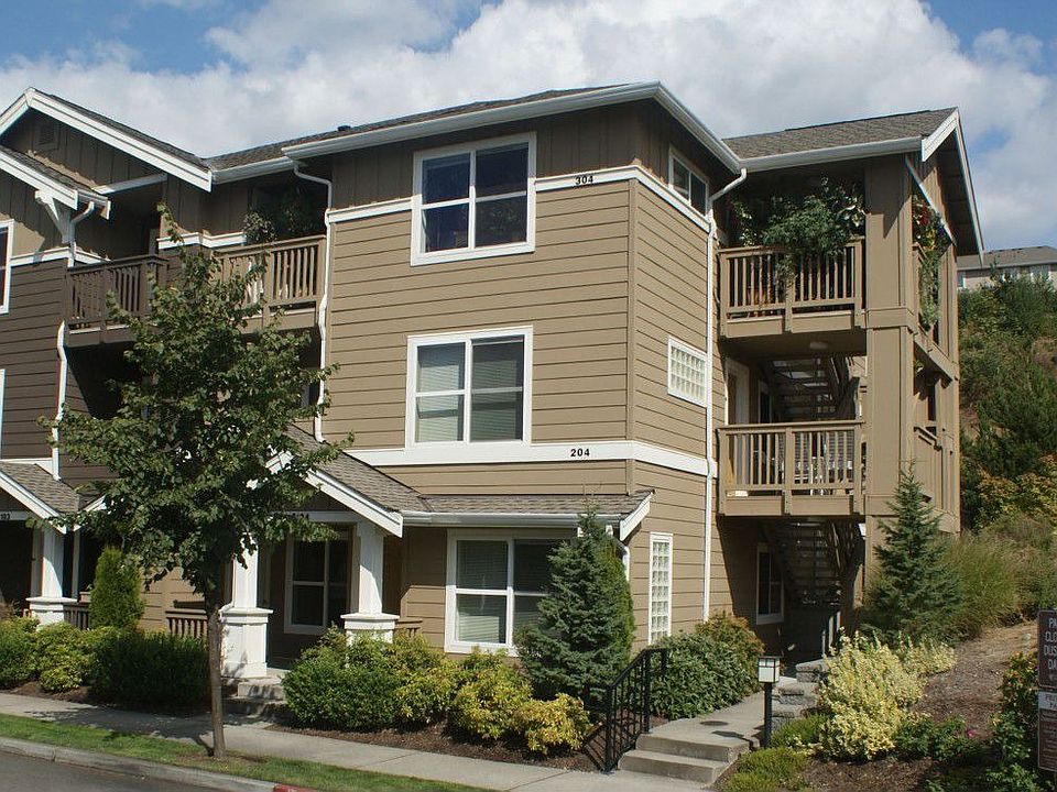 1st image of 1652 25th Pl NE Unit 104
