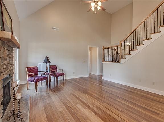 5th image of 925 Northbrook Ct Lot 20