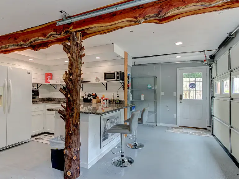 110 Hampton Way — Photo 6