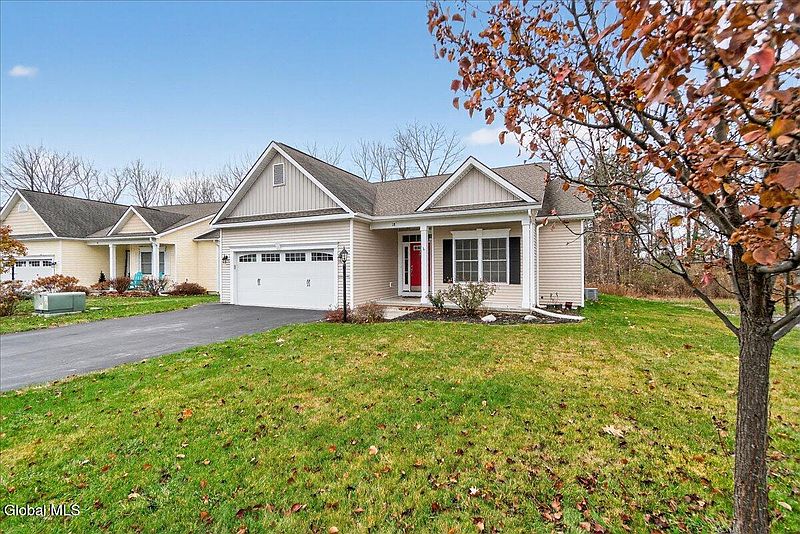 2nd image of 18 Lakepointe Way