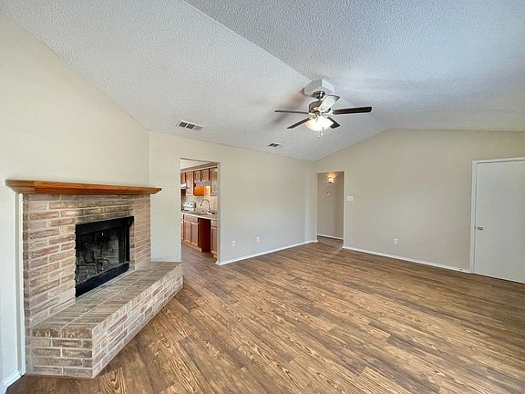 4th image of 2416 Grasslands Dr