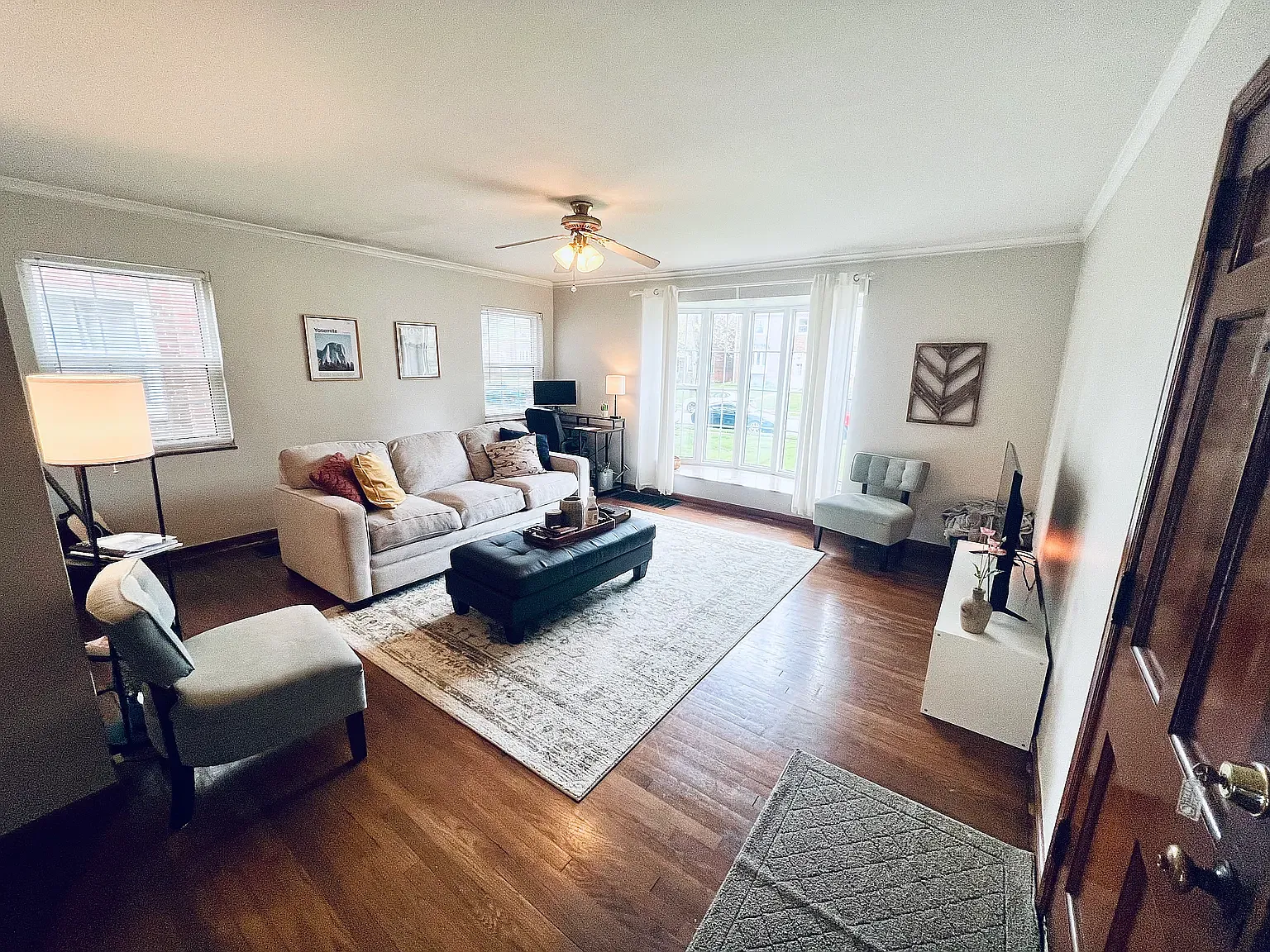 1 bed, 1150 sqft, $1,049 — Photo 2