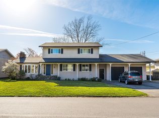 4104 Longview Dr, Saanich, BC V8N 2K7