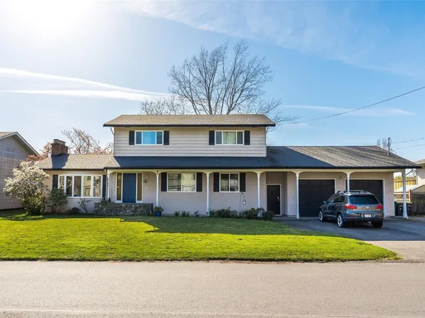 4104 Longview Dr, Saanich, BC V8N 2K7