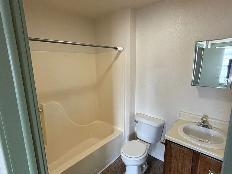 1007 N Summit St — Photo 28