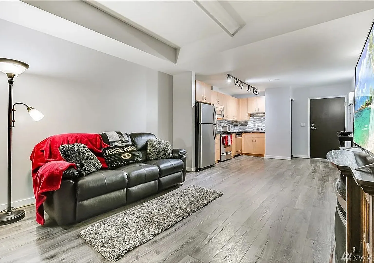 Welcome home to Capitol Hill - Close to all Seattle Offers secured Garage Parking Included — Photo 3