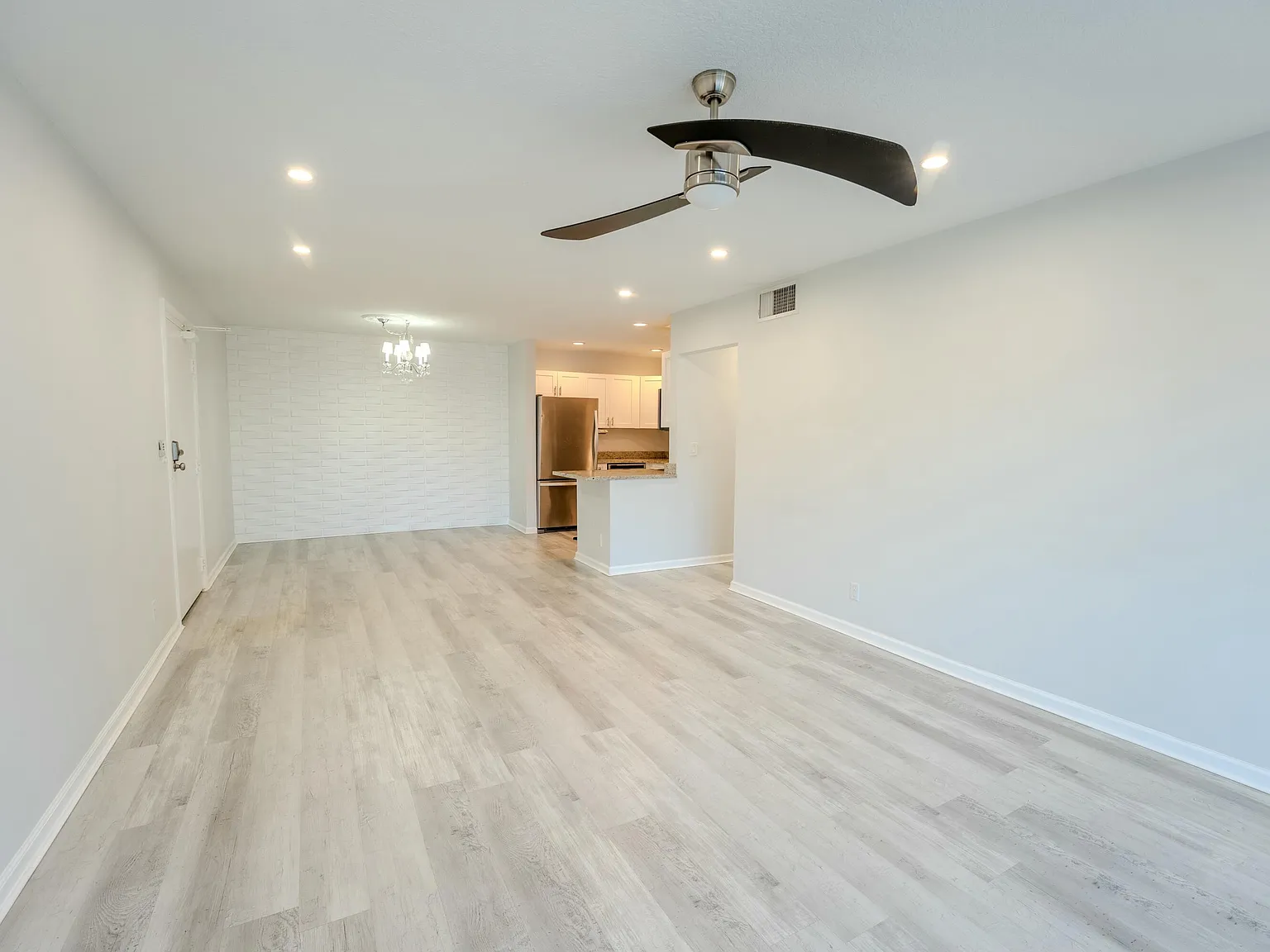 2 bed, 2.0 bath, 1200 sqft, $2,600 — Photo 2