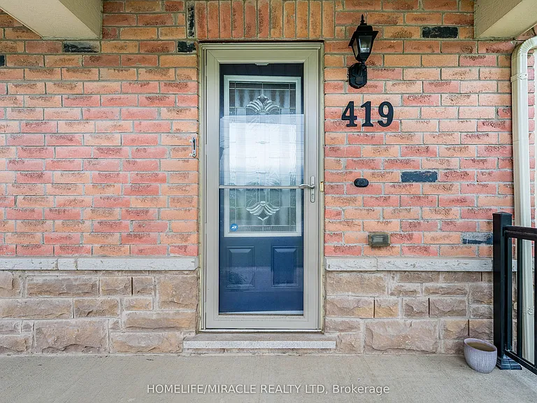 419 Rossland Rd E — Photo 47