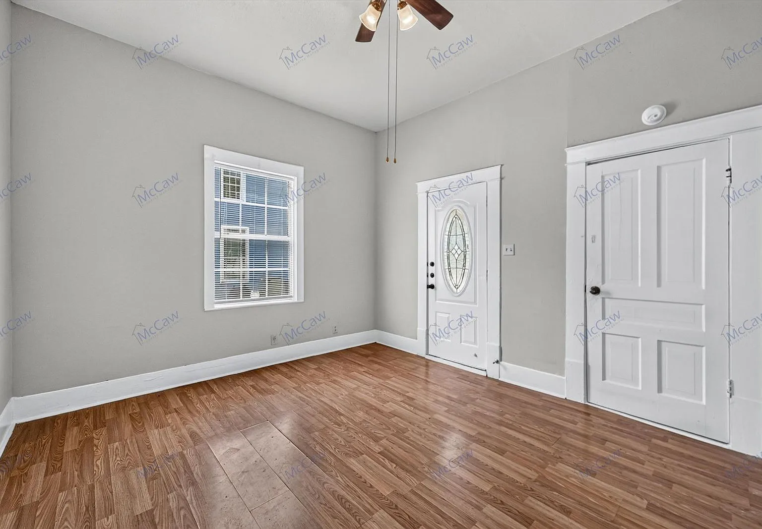 3 bed, 1.0 bath, 1318 sqft, $1,100 — Photo 3