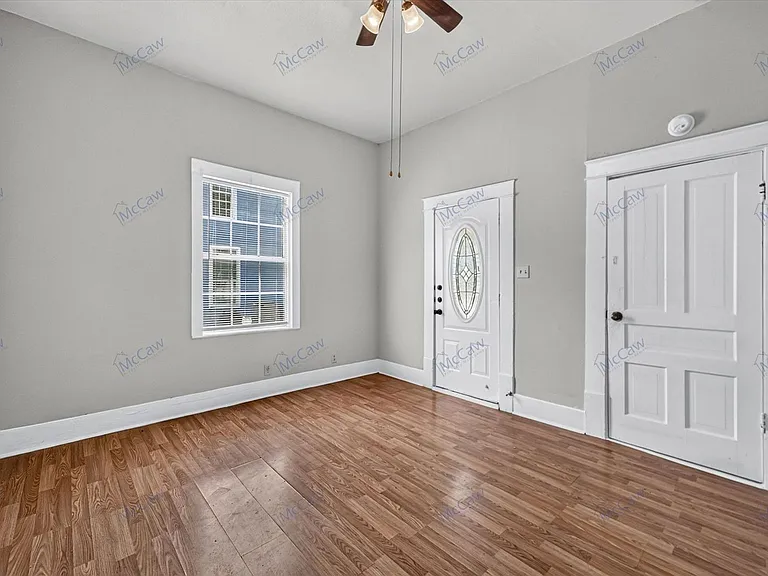 419 N Grand Ave #A — Photo 3