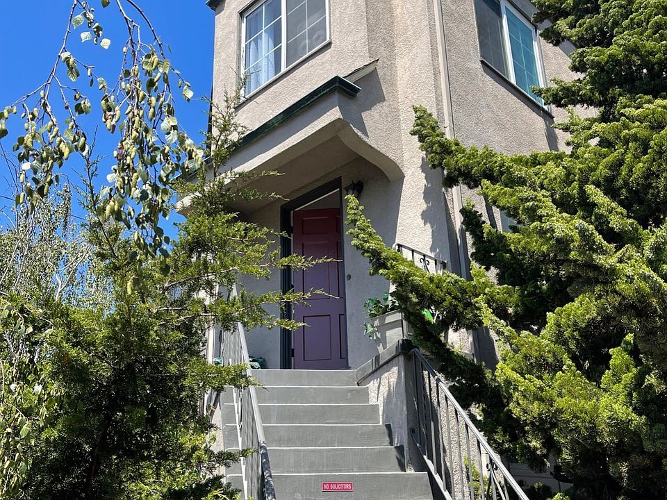 This property sits on the corner of Ocean View Dr. and Broadway