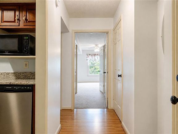 2nd image of 100 Burnt Bridge Way APT C