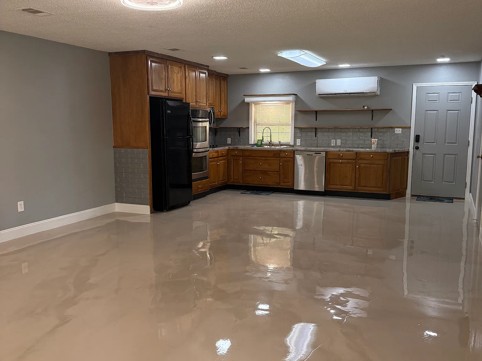 2 bed, 900 sqft, $1,200 — Photo 3