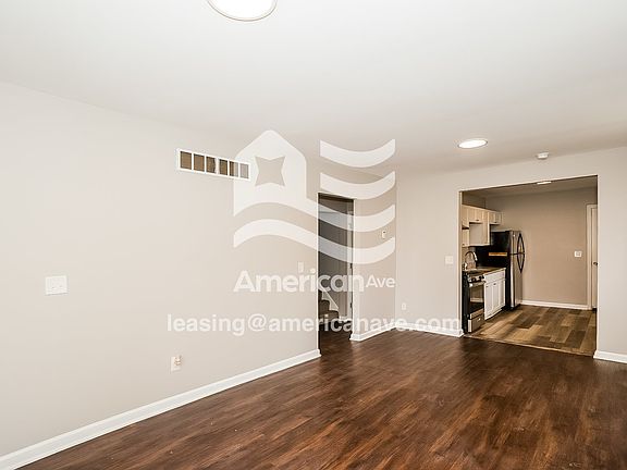 1253945_004_living_room_5.jpg