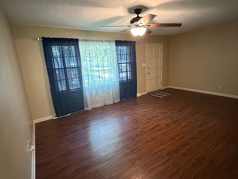 1902 S Newton Ave — Photo 17