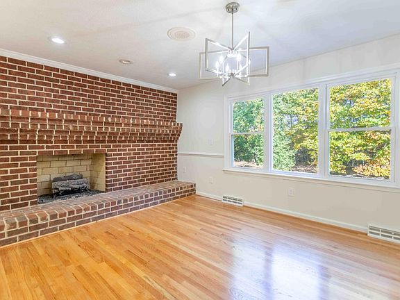 3rd image of 4867 Browns Mill Rd