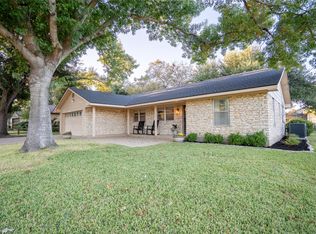 2102 Kent St, Taylor, TX 76574