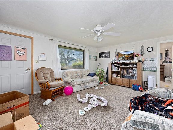 3rd image of 715 14th Ave N