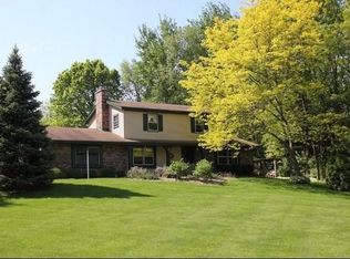 S9W31545 Rocky Hill Gln, Delafield, WI 53018