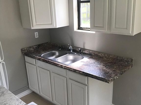 4th image of 2129 University Blvd S