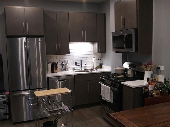 2nd image of 1010 N Ashland Ave #2F