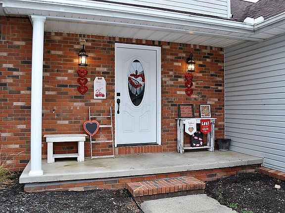 3rd image of 224 Clark Dr