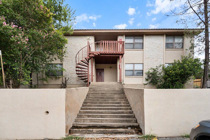 1st image of 906 N Lbj Dr APT 3