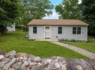 91 Unger Ave, Stanhope, NJ 07874