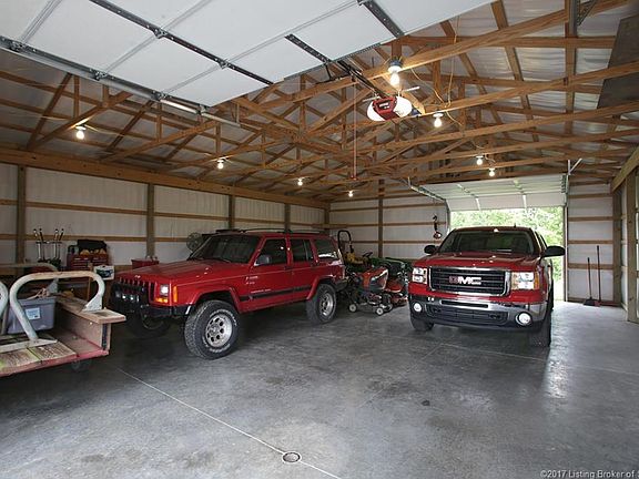 5th image of 320 Pine Dr