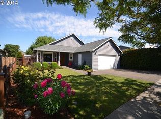 811 Henderson Rd, Hood River, OR 97031