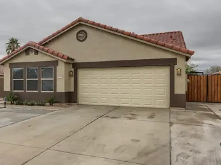 8133 W Hatcher Rd — Photo 1