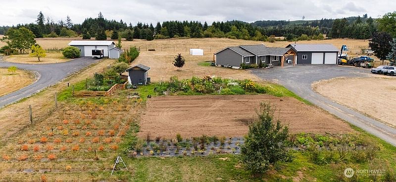 4th image of 193 Schoolhouse Road