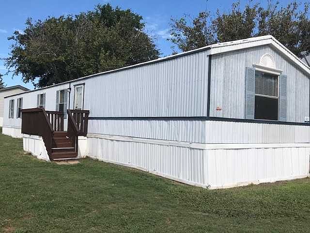 1st image of 801 Aspen Ln #101