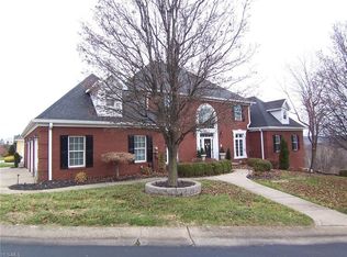 29 Wyndemere Dr, Parkersburg, WV 26105