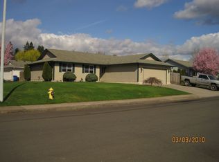 1405 E 2nd St, La Center, WA