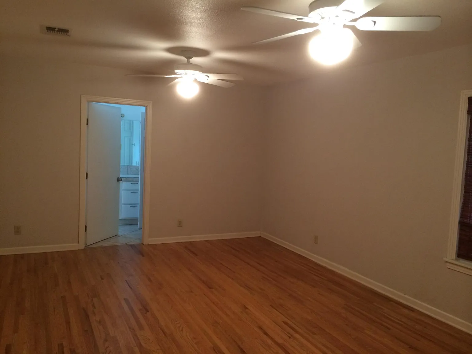 2 bed, 1291 sqft, $2,500 — Photo 3